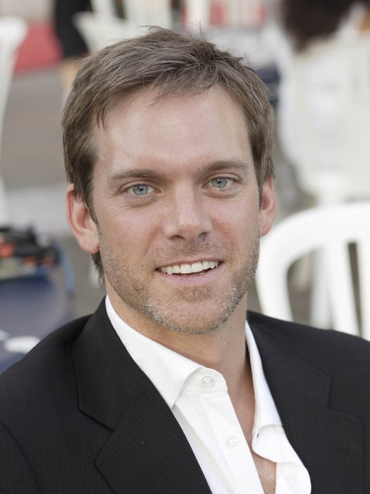 Adam j. Adam j. Майк росс форс мажоры. Па́трик джей а́дамс. Патрик джей адамс форс мажоры.